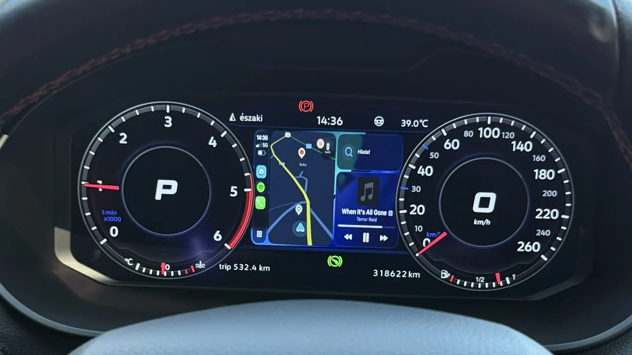 CarPlay wyświetlany na Virtual Cockpicie w Škodzie Octavia 3