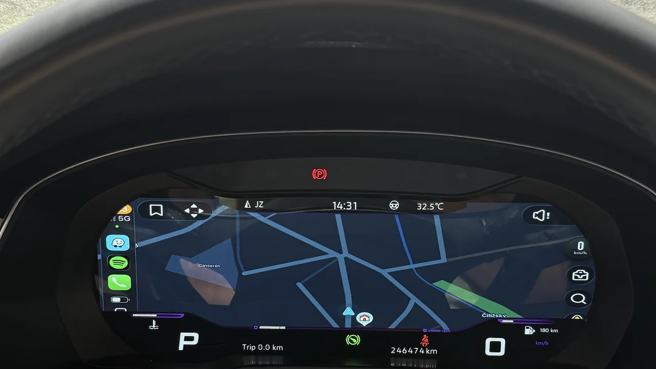 CarPlay wyświetlany na Virtual Cockpicie w Volkswagenie Passacie B8