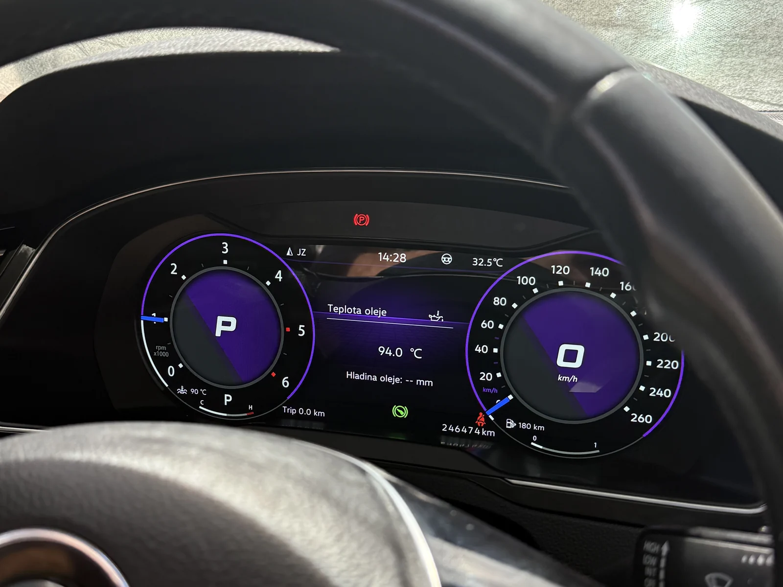 Virtual Cockpit z CarPlay zamontowany w Volkswagenie Passacie B8