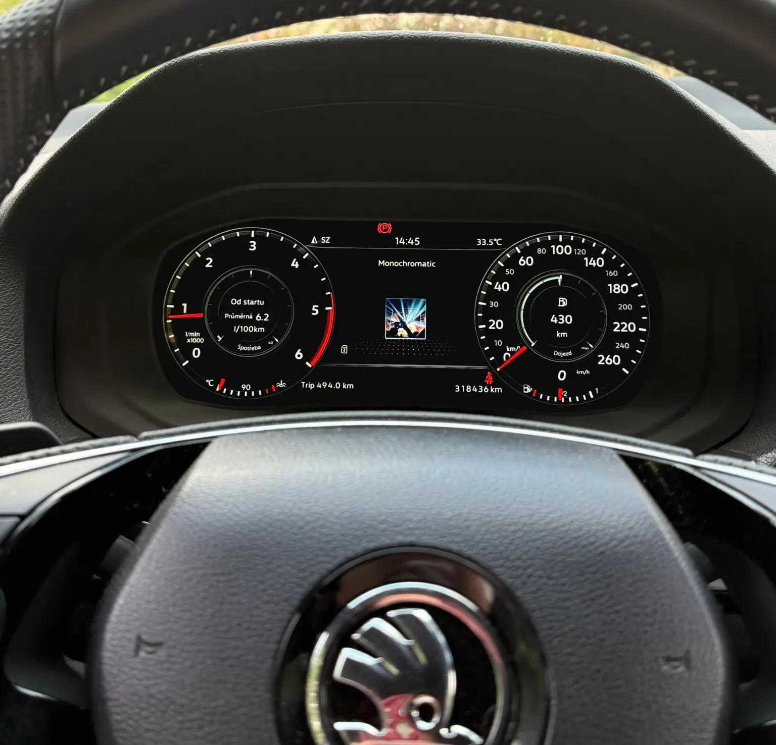 Displej Virtual Cockpit s matnou ochrannou fólií