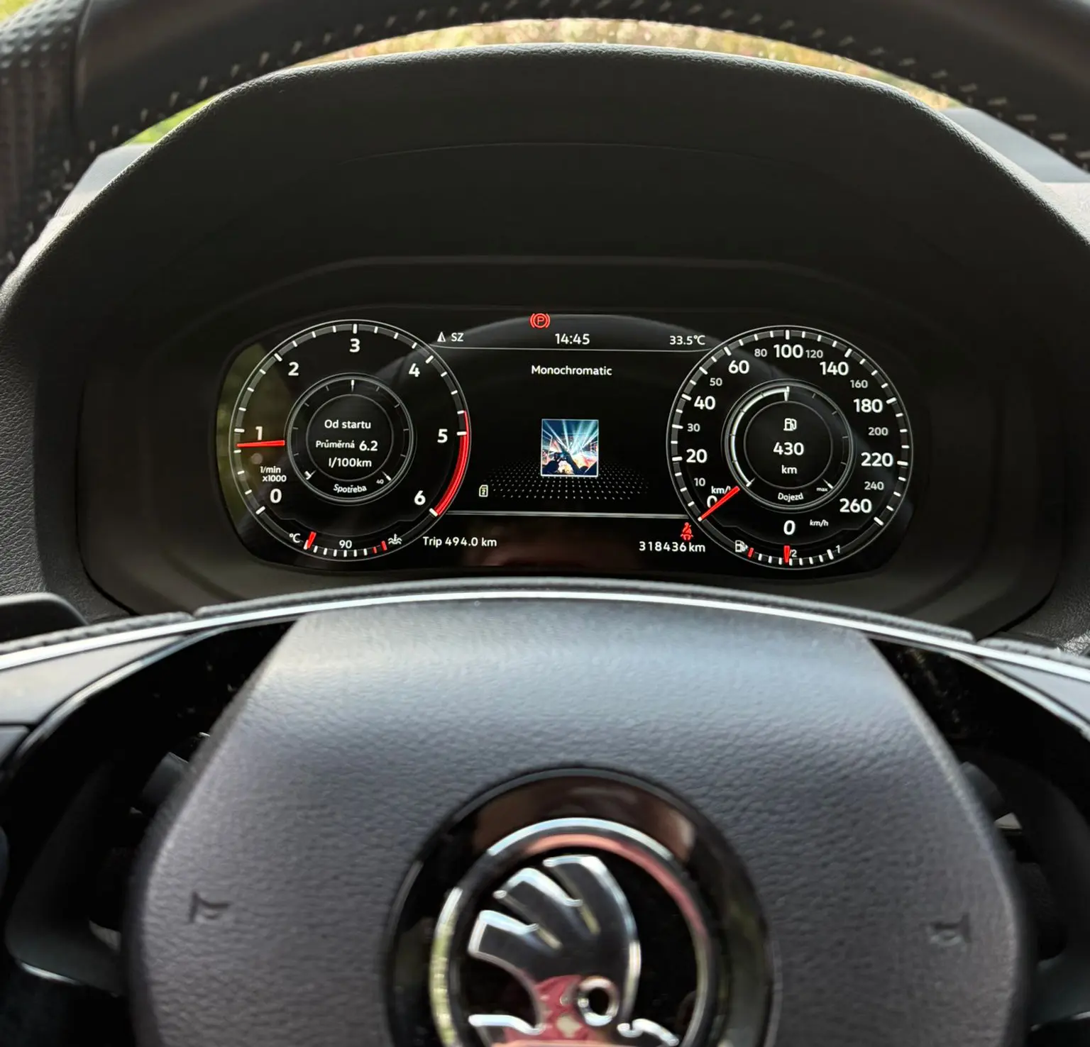 Displej Virtual Cockpit bez ochranné fólie