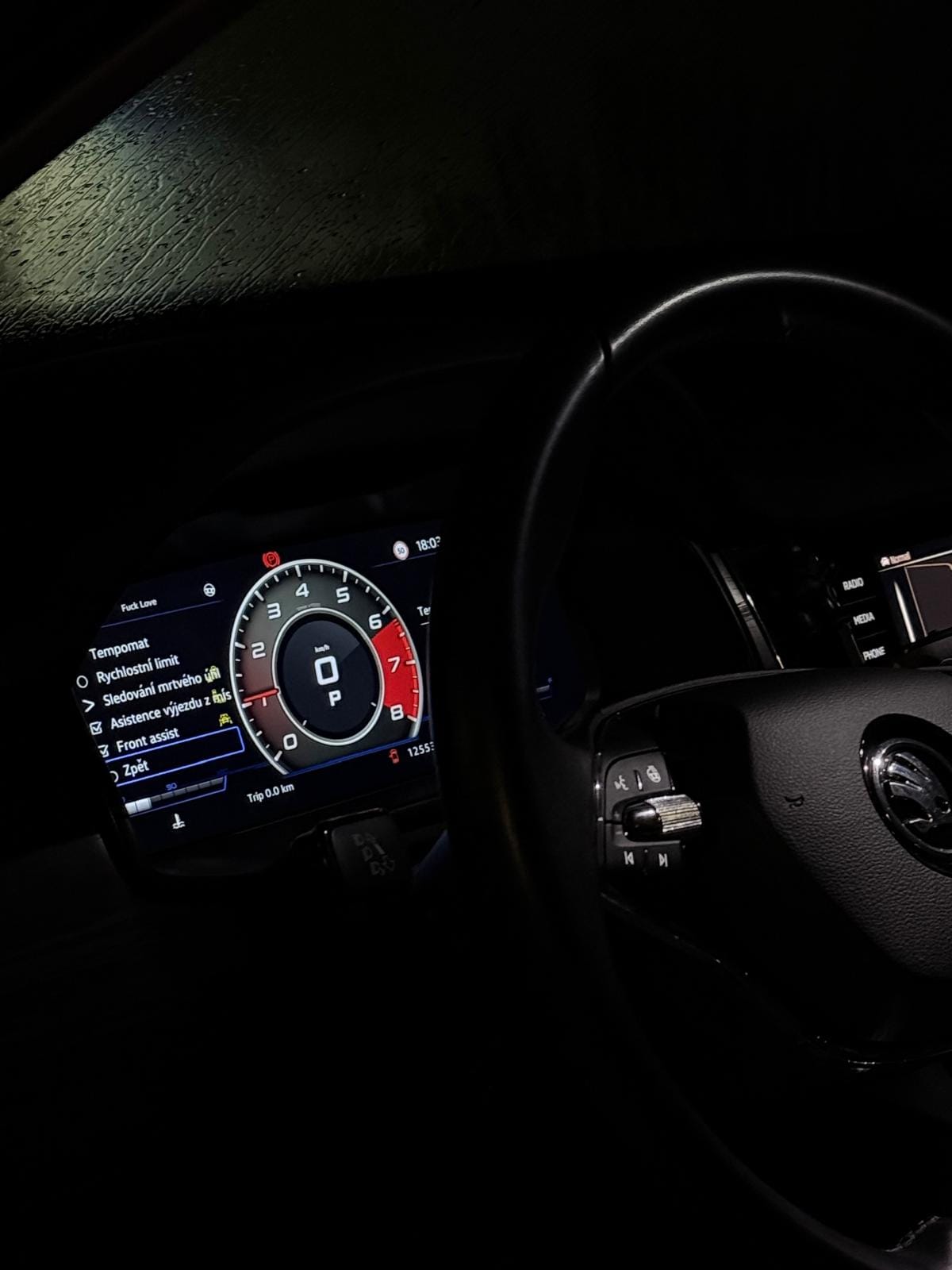 Škoda Kodiaq - Virtual Cockpit montáž