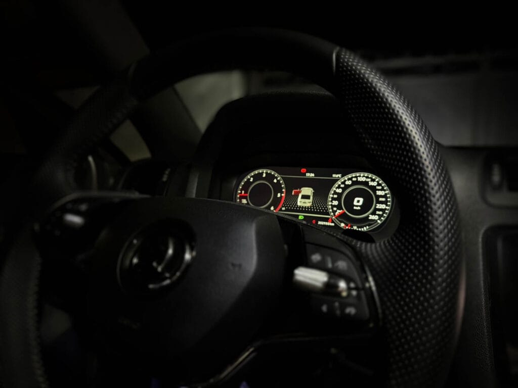 Zmodernizované auto s Virtual Cockpitom