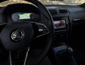 Split Screen: navigazione sul Virtual Cockpit e YouTube sull'autoradio