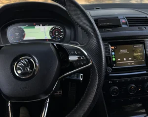 Split Screen: mappa sul Virtual Cockpit e riproduzione musicale sull'autoradio